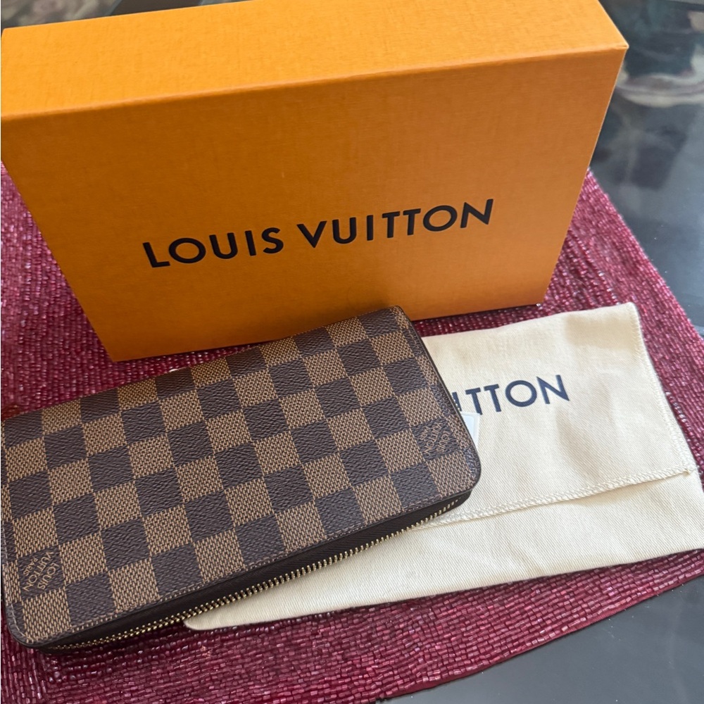 Louis Vuitton Checkered Wallet - Picture 12 of 13